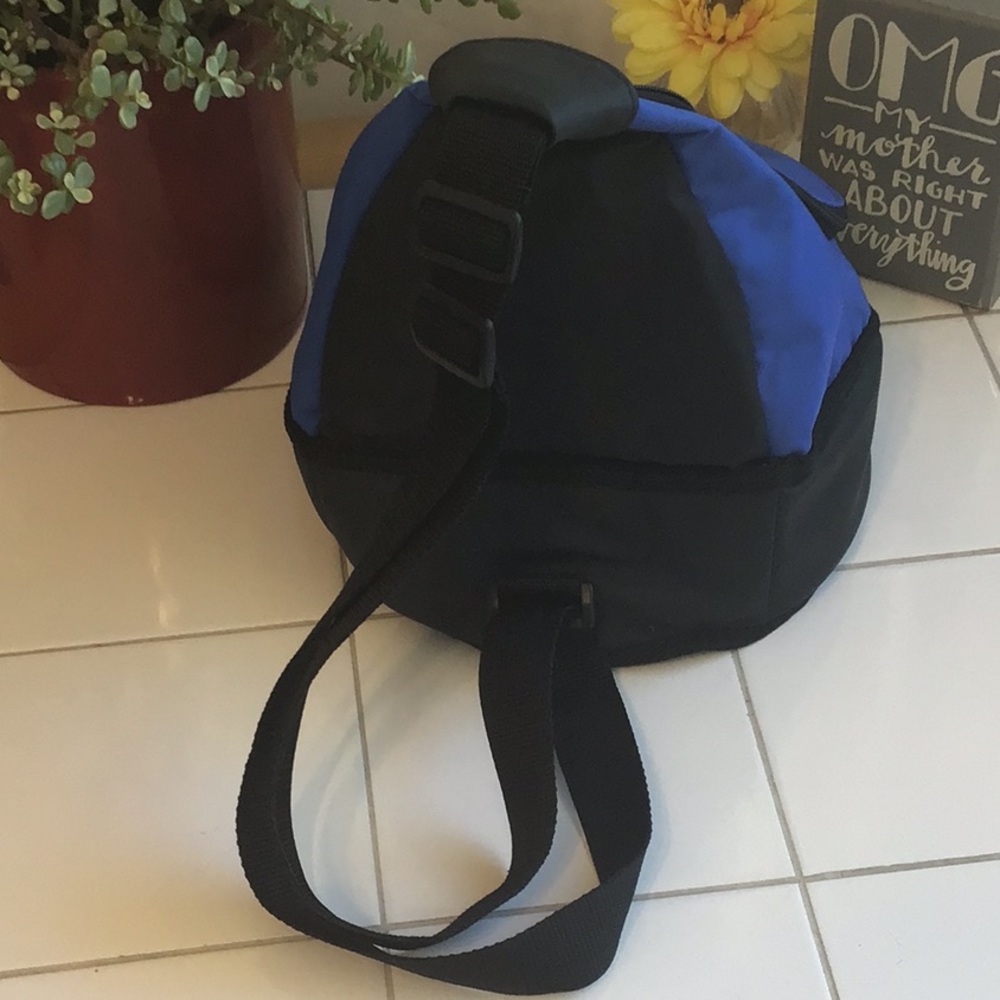 ‘Pyrex’ Portable Insulated Round Cookware Carrier - Picture 5 of 7